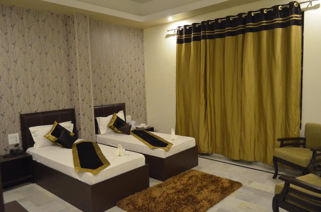 Red Orchid Hotel Meerut Room photo